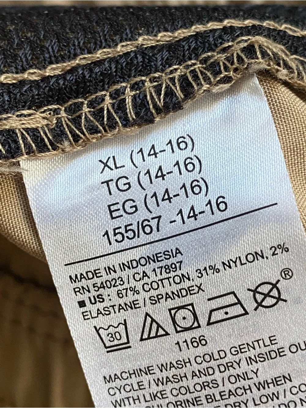 Old Navy Men's Cargo Pants in Tan